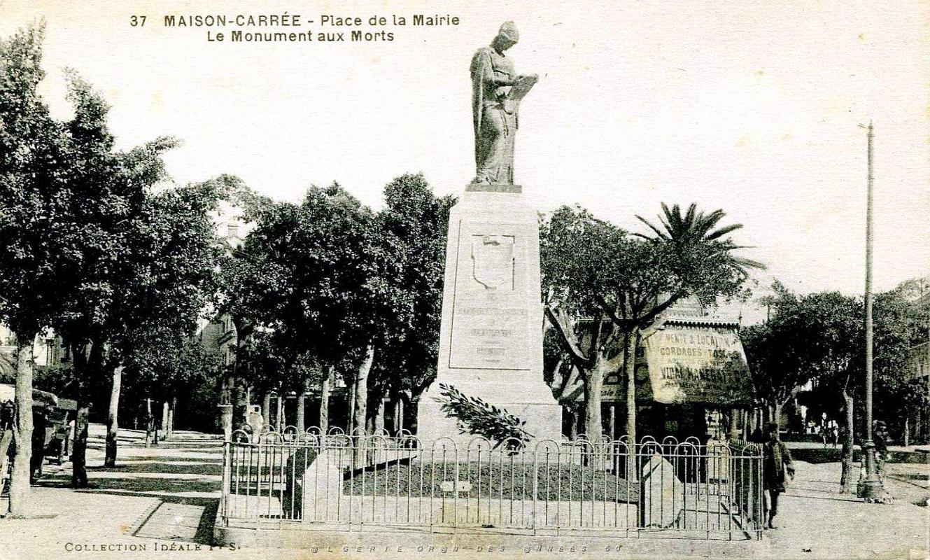 Maison-Carree - Place de la Mairie et Monument aux Morts.jpg